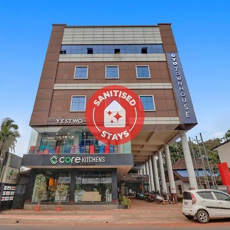 Oyo Townhouse 1070 Ramis Plaza Hotel Tullipurmbu Buitenkant foto