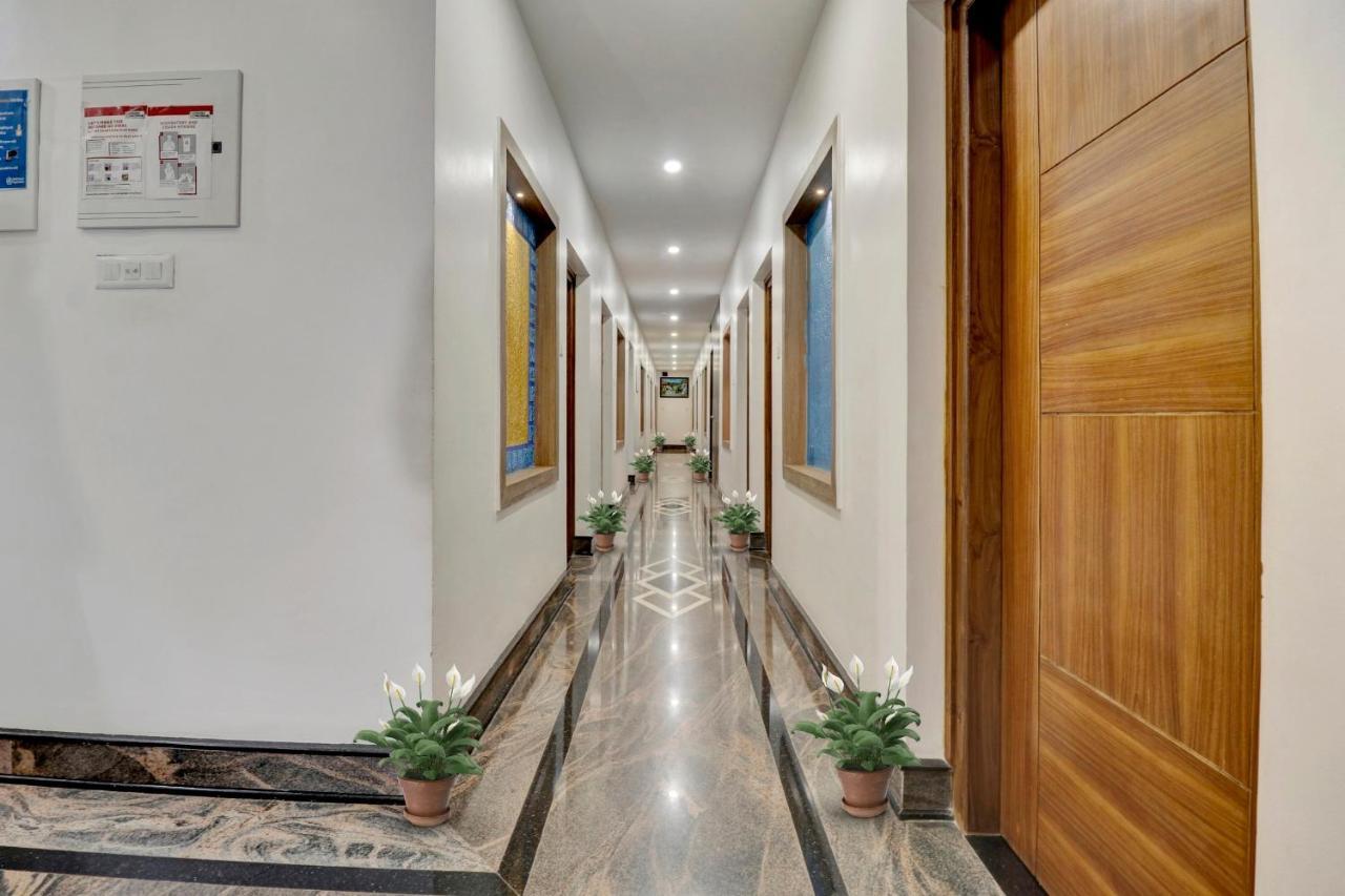 Oyo Townhouse 1070 Ramis Plaza Hotel Tullipurmbu Buitenkant foto