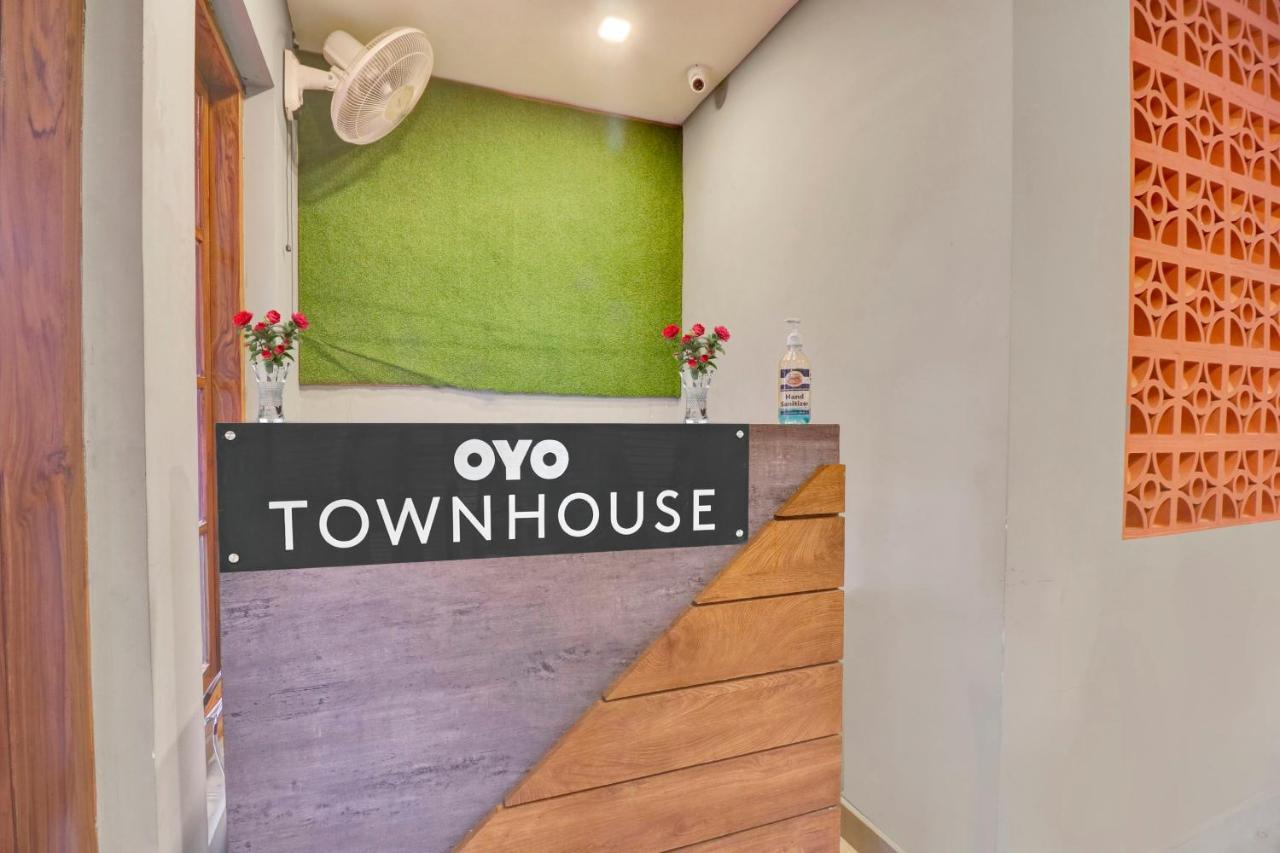 Oyo Townhouse 1070 Ramis Plaza Hotel Tullipurmbu Buitenkant foto