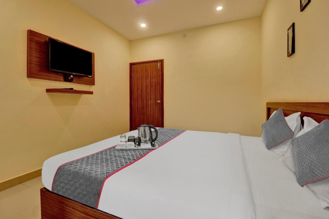 Oyo Townhouse 1070 Ramis Plaza Hotel Tullipurmbu Buitenkant foto