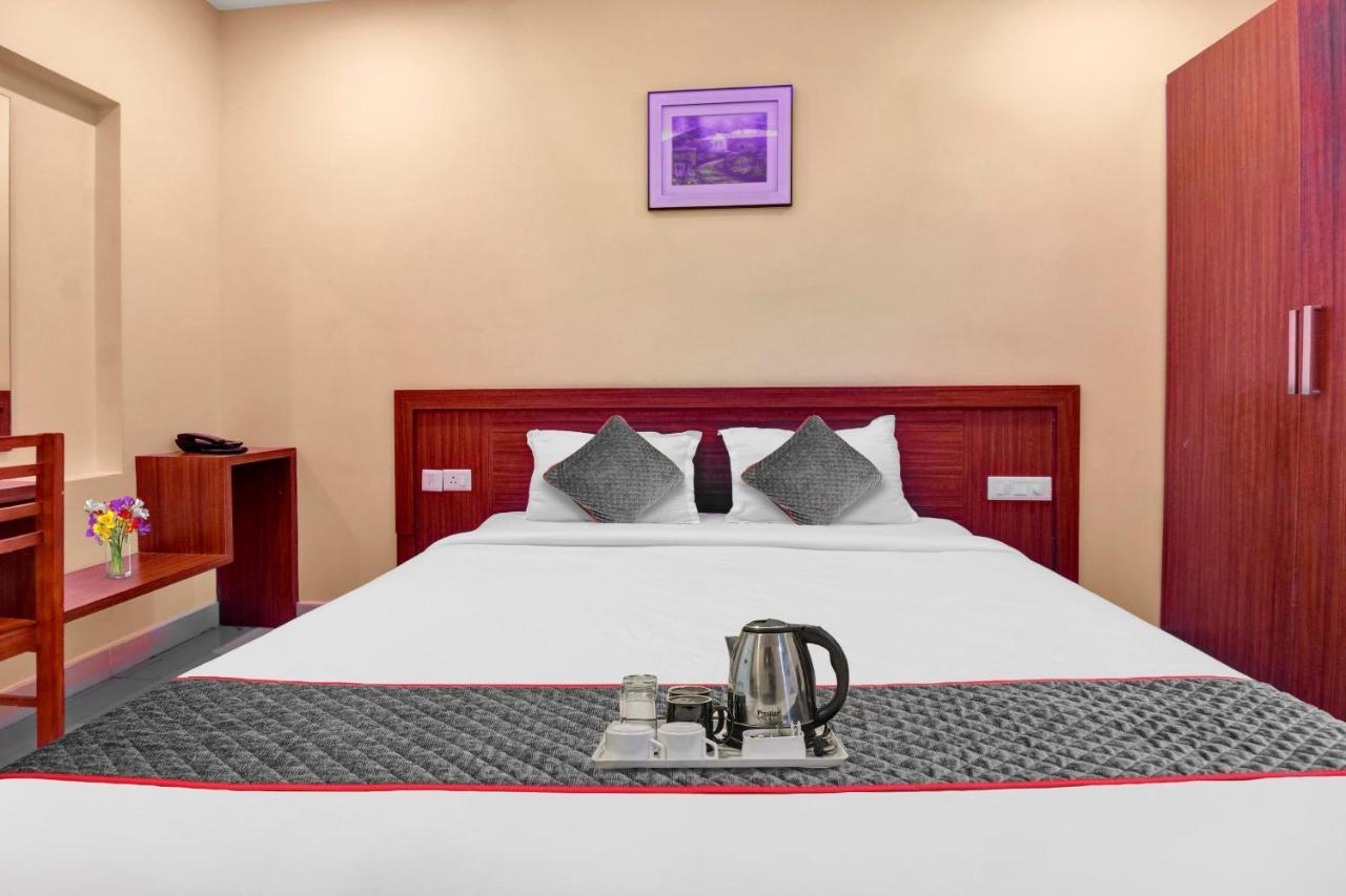 Oyo Townhouse 1070 Ramis Plaza Hotel Tullipurmbu Buitenkant foto